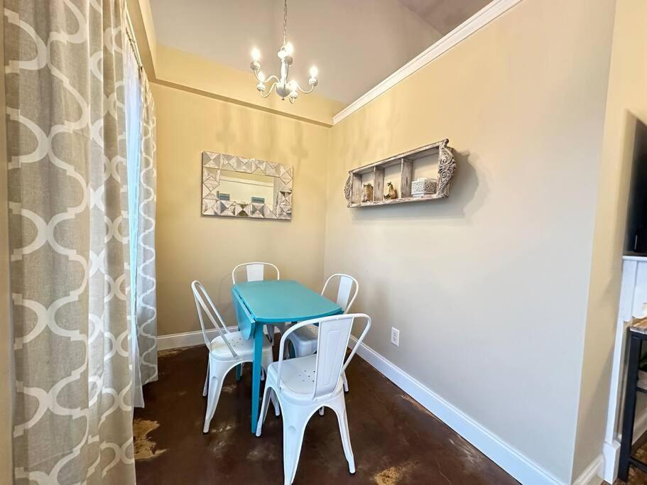 Haven At Hazel~Downtown Bungalow Demorest Exterior photo