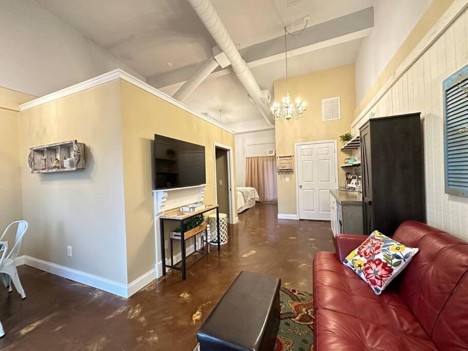 Haven At Hazel~Downtown Bungalow Demorest Exterior photo