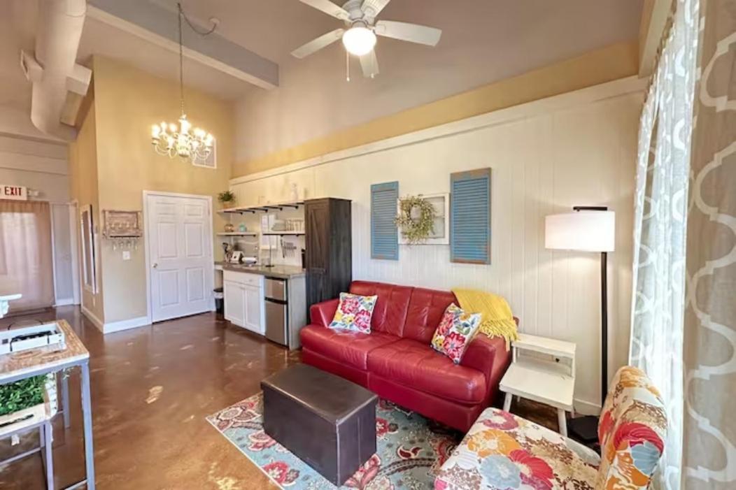 Haven At Hazel~Downtown Bungalow Demorest Exterior photo